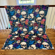 Load image into Gallery viewer, Blanket Halloween #9 - Floral Skull