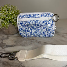 Load image into Gallery viewer, Rue - Nylon Wristlet Wallet - White Blue Floral