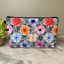 Load image into Gallery viewer, Pouch - Floral Black &amp; White
