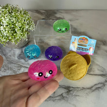 Load image into Gallery viewer, Squishy Toy - Mini Dumpling, Slow Gel Glitter
