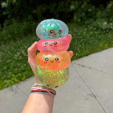 Load image into Gallery viewer, Squishy Toy - Viral Dumpling, Slow Rise Glitter #2 - Pink
