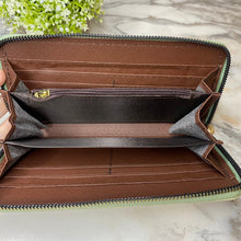 Load image into Gallery viewer, Wallet - Faux Leather - Checkered
