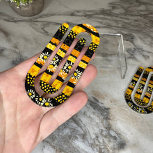 Load image into Gallery viewer, Jumbo Paperclip - Black &amp; Yellow Daisy
