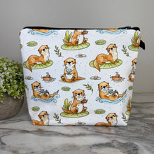 Load image into Gallery viewer, Pouch XL - Otter Animals
