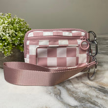 Load image into Gallery viewer, Rue - Nylon Wristlet Wallet - Checkered
