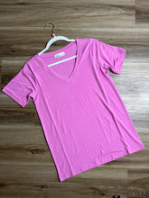 Load image into Gallery viewer, Basic Vneck Tee
