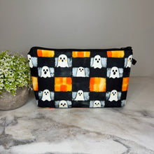 Load image into Gallery viewer, Pouch - Halloween Fall - Patchwork Ghost
