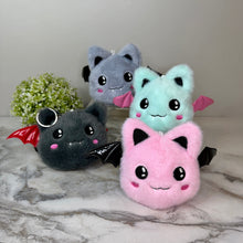 Load image into Gallery viewer, Keychain - Pom Pom Bat
