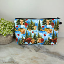 Load image into Gallery viewer, Pouch - Christmas Winter - Highland Cow
