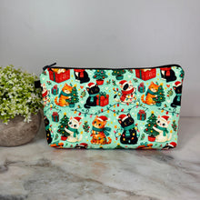 Load image into Gallery viewer, Pouch - Christmas Winter - Cats &amp; Lights
