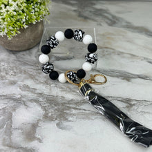 Load image into Gallery viewer, Silicone Bracelet Keychain - Skull Crossbones
