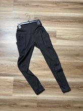 Load image into Gallery viewer, Black Pocket Leggings
