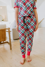 Load image into Gallery viewer, Preorder:Short Sleeve Jogger PJ Set -#6-Plaid(Close 12.22.2023)
