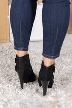 Load image into Gallery viewer, Just a Stitch Judy Blue Skinnies
