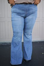 Load image into Gallery viewer, Super Flare Judy Blue Jeggings
