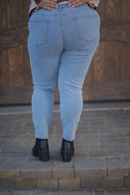 Load image into Gallery viewer, Sky&#39;s The Limit Pull-On Judy Blue Jeggings
